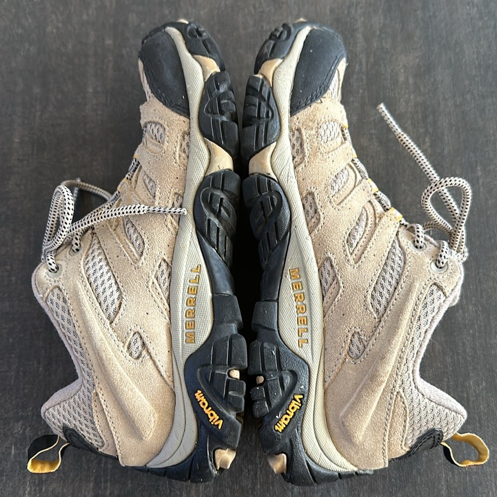 Merrell Women’s Moab Ventilator Hiking shoes - Picture 7 of 10